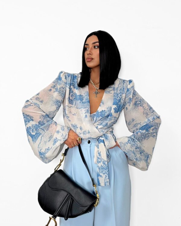 BLUZKA Z WIĄZANIEM BREEZE BŁĘKITNA