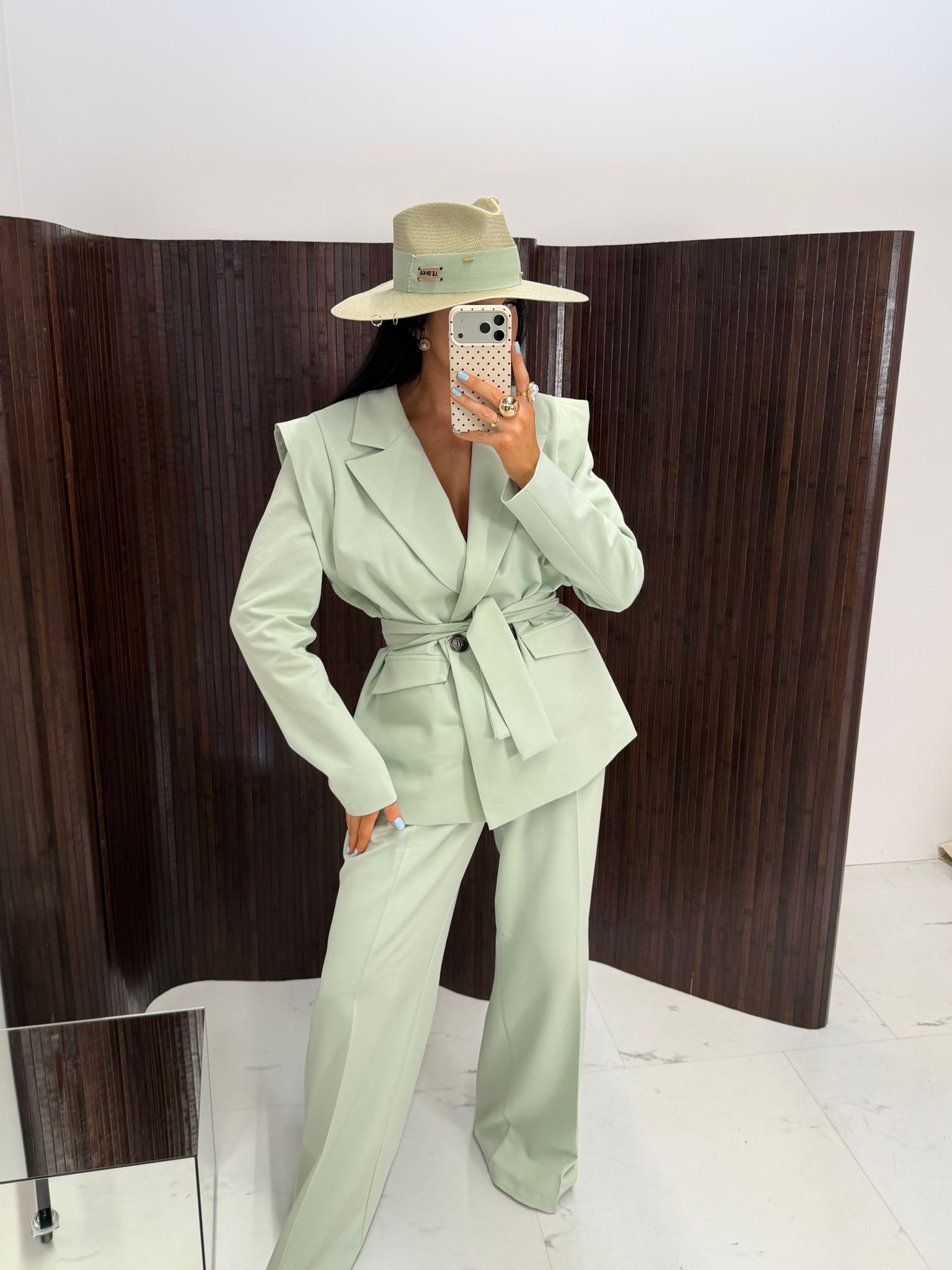 c47556e7-d5a8-48e6-9728-40651e0d2c3e