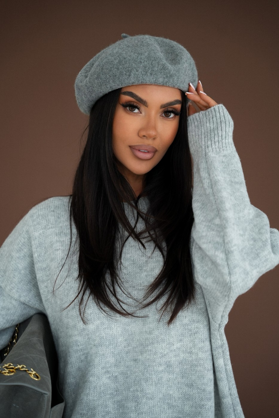 komplet-swetrowy-premium-slay-z-szortami-jasno-szary-2